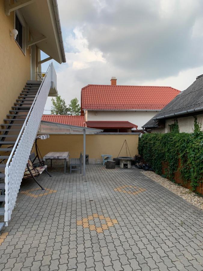 Gazlang Apartman ハイデゥソボスロー エクステリア 写真