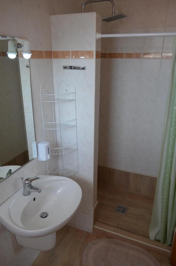 Gazlang Apartman ハイデゥソボスロー エクステリア 写真