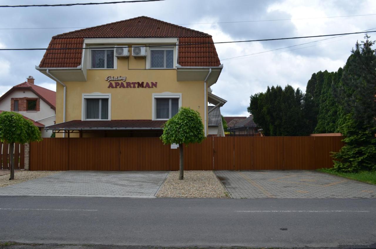 Gazlang Apartman ハイデゥソボスロー エクステリア 写真