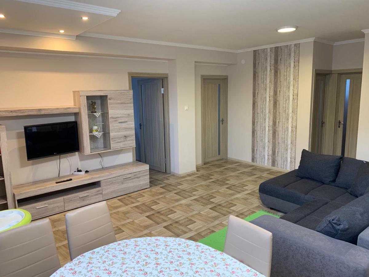 Gazlang Apartman ハイデゥソボスロー エクステリア 写真
